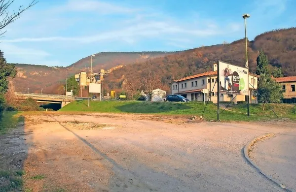 Država bo dala zemlji&scaron;ča za postajali&scaron;če