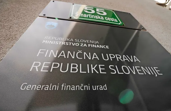 Na državnem pravobranilstvu pojasnjujejo, da jim je v začetku februarja finančna uprava  poslala prošnjo, da zoper 
dolžnika Kristjana Sušinskega vložijo predlog za izvršbo.