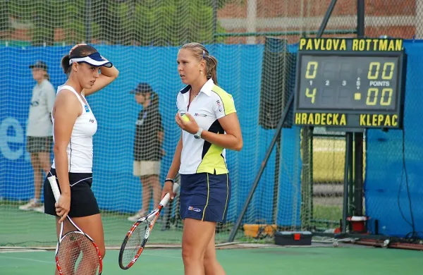 Andreja Klepač (levo) je z Lucie Hradecko že zaigrala tudi 
skupaj, in sicer v Portorožu na WTA turnirju pred osmimi leti.