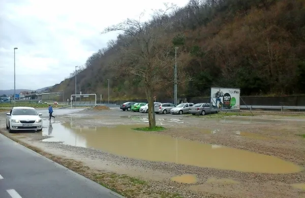 Kdaj vreča gramoza za žusternsko &ldquo;jezero&rdquo;?