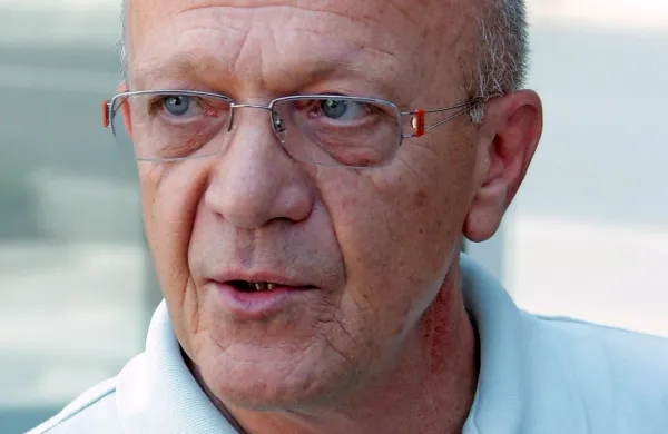 Stečajni upravitelj ajdovskega Primorja Rudolf Hramec je 
danes objavil vabilo k dajanju zavezujočih ponudb za 97 
odstotkov delnic Cestnega podjetja Gorica (CPG). 
