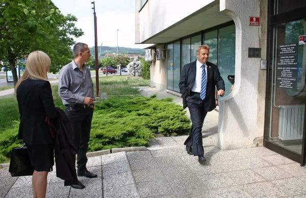 Vodja koprskih kriminalistov Dean Jurič (levo) je na sodišču 
uspel s tožbo proti Srečku Prijatelju. Višje sodnice so sodbo 
potrdile. 