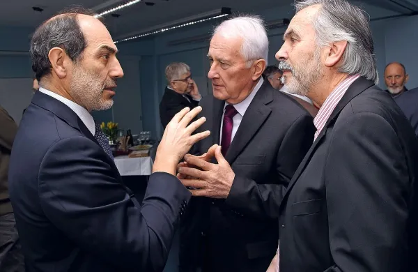 Prvi mož Banke Koper Giancarlo Miranda (z leve), Vojko Čok 
in predsednik PGZ Ivan Majcen  