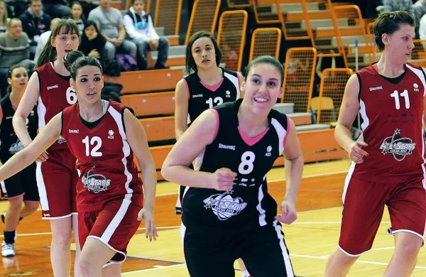 Tina Jakovina (št. 8)