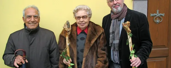 

Na mednarodnem kongresu o pustnih tradicijah Sardinije in 
Slovenije je sodeloval tudi  dr. Aleš Gačnik, predstojnik 
Katedre za kulturni turizem in kulturno dediščino na Fakulteti 
za turistične študije Turistica Univerze na Primorskem,  ob 
njem sta  Dolores Turchi in Gigino Deidda.