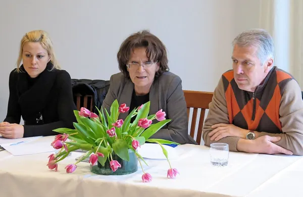 Sindikalisti (z leve)  Irena Valenti (Obalne sindikalne organizacije K90), Karmen Leban (Sindikat gostinstva in turizma)  in Vili Škerjanc (sindikat podjetja Lipica Turizem).