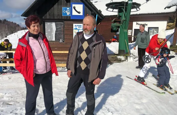 Marjeta in Ivan Čuk na rajsko soboto na svojem ne prav dobro 
obiskanem centru Javornik.