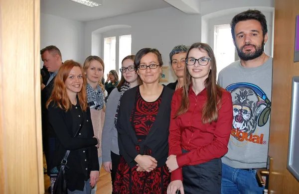 Ekipa svetovalnice UPAMsi.: z desne Seit Demiri, Irma Abdić, 
Ksenija Murari, Vita Poštuvan, Maja Grošek in Nuša Zadravec 
Šedivy.