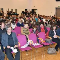 Obiskovalci so v nedeljo napolnili dvorano zadružnega doma 
na Škofijah.