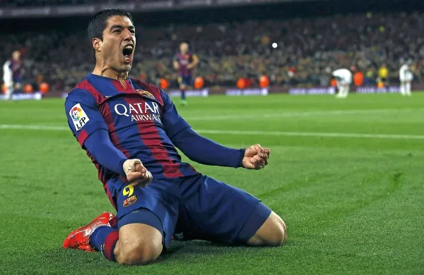 Luis Suarez (na fotografiji) z Lionelom Messijem in Neymarjem tudi v letošnji sezoni skrbi za udarnost Barceloninega napada.  