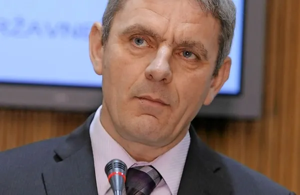 Peter Vrisk: “Trgovine so za kmetijske zadruge 
izjemnega pomena. Če hočeš kmetom plačati 
mleko, grozdje in živino, moraš imeti denar, ki ga 
dobiš v trgovini od potrošnikov.”