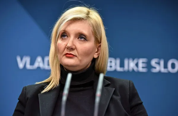 Vesna Györköš Žnidar  je  poudarila, da se je situacija na 
zahodnobalkanski migrantski poti znova začela zapletati in 
da prihaja do napetosti na posameznih mejah.