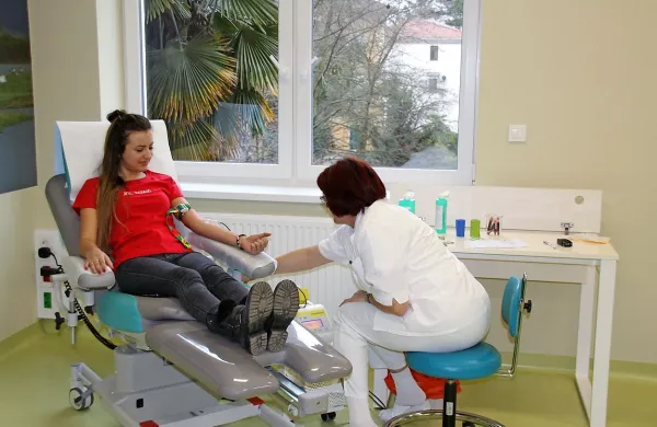 V Centru za transfuzijsko dejavnost Nova Gorica so danes 
obeležili  jubilejni petdesettisoči  odvzem krvi.