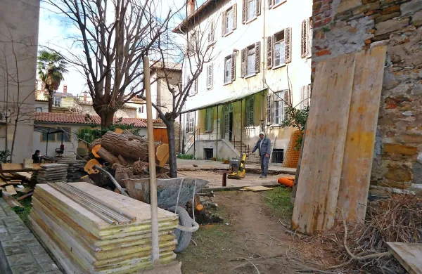 Kmalu obnova stavbe za Dija&scaron;kim domom Koper