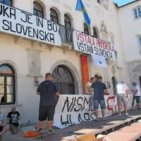 Lažna bomba ni zmotila nadzornikov Luke