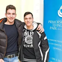 S svojo podjetniško idejo je najbolj prepričala  ekipa z 
izdelkom Fast Aid Kit, snemljivo vrečko za prvo pomoč, 
namenjeno motoristom, ki jo namestimo na ledvični pas.
