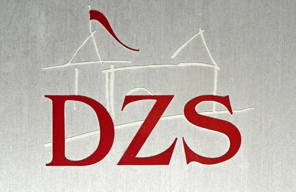 Družba DZS in njene banke upnice so v sredo s strani družbe 
CEE Equity Partners prejele nezavezujoč izraz interesa za 
vstop v DZS.