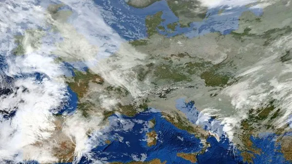 Ciklonsko območje se je od severozahoda včeraj spuščalo 
nad zahodno Sredozemlje
