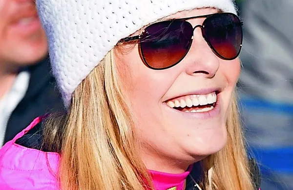 Američanka Lindsey Vonn je na superveleslalomu za svetovni 
pokal v Soldeuu v Andori padla in so jo morali z očitno 
poškodbo odpeljati v bolnišnico. 