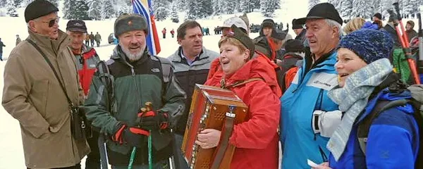 Po proslavi na Velikem polju na Igmanu je Mirica Rener lani s 
svojo harmonika poskrbela za odlično vzdušje. 