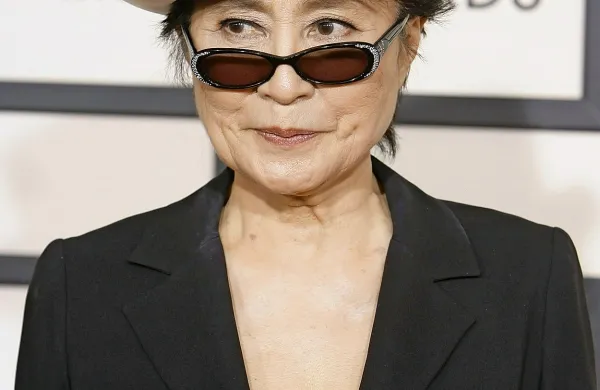 Vdovo pevca skupine The Beatles Johna Lennona Yoko Ono 
so po enem dnevu iz bolnišnice v New Yorku že izpustili. 