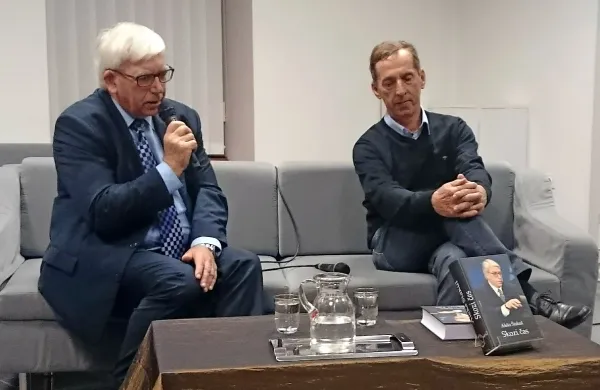 Spomine na dolgoletno televizijsko delo sta z ostro kritiko 
današnjega programa prepletala kolega  Aleks Štakul (levo) in 
Lado Ambrožič.
