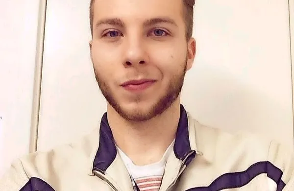Domen Simonič je že tretji mladostnik v zadnjih 15 mesecih, 
ki je v skrivnostnih okoliščinah poniknil v “bermudskem 
trikotniku” ob mariborskem študentskem kampusu.