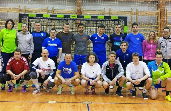  Reprezentanca je bila spet  na pripravah na Goriškem, od koder  prihajajo vratar trener, direktor in medicinska sestra. 