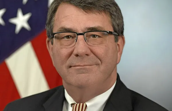 Ameriški obrambni minister Ashton Carter je javno priznal, da 
so začeli proti teroristom Islamske države voditi tudi računalniško oziroma kibernetsko vojno.