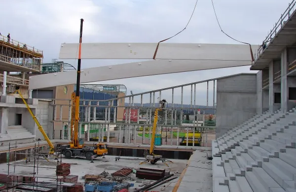 

Za dokončanje bazena v Olimpijskem centru Koper na 
Bonifiki se zanimata tako Petrol kot družba Chemo Invest.