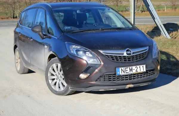 Vsestranska uporabnost in zmogljivi motor sta glavna aduta zafire.