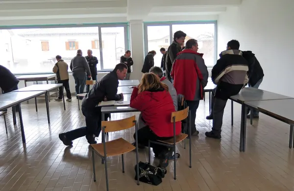 Delavci propadlega podjetja Alukomen holding so včeraj dobili odpovedi. 