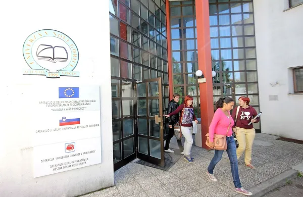 Odločitev, da Univerza v Novi Gorici še ne bo izbrala, kje bi 
postavila kampus, je vsem kupila čas.