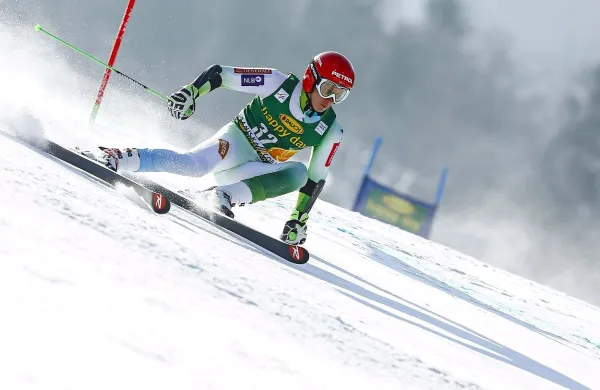Žan Kranjec je na veleslalomu v Kranjski Gori s 16. mestom 
prišel do prvih slovenskih točk po letu 2007.