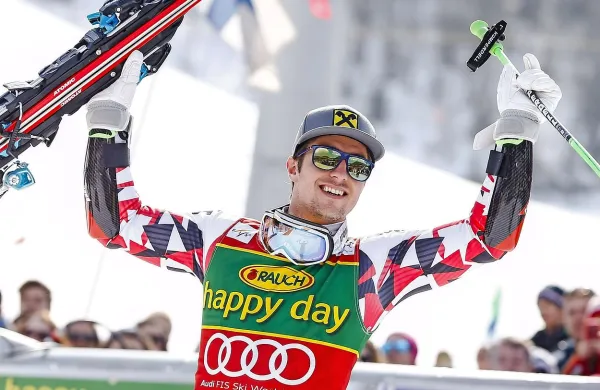 Marcel Hirscher si je  že zagotovil skupno zmago v seštevku 
veleslaloma za sezono 2015/16, pa tudi že peti veliki globus 
v karieri.