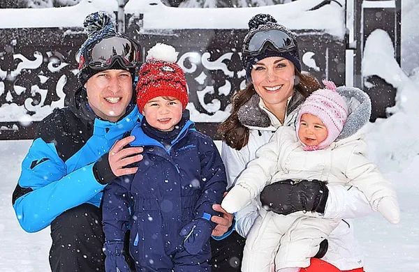 Britanski princ William in njegova soproga Kate sta objavila 
fotografije dopustovanja njune družine v francoskih Alpah.