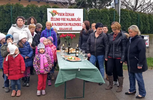 V KS Lože so se že drugo leto spomnili na mednarodni 
praznik žensk, ki ga v približno 100 državah praznujejo vsako 
leto 8. marca.