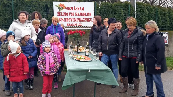 V KS Lože so se že drugo leto spomnili na mednarodni 
praznik žensk, ki ga v približno 100 državah praznujejo vsako 
leto 8. marca.