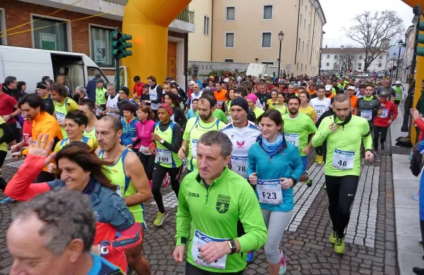 V nedeljo se je po ulicah Gorice in Nove Gorice  na 21 km podalo 800 tekačev iz osmih držav.