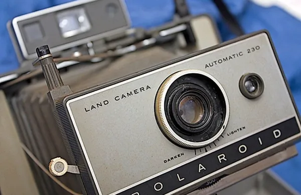 Polaroid je leta 2008 ukinil celotno proizvodnjo filmov.