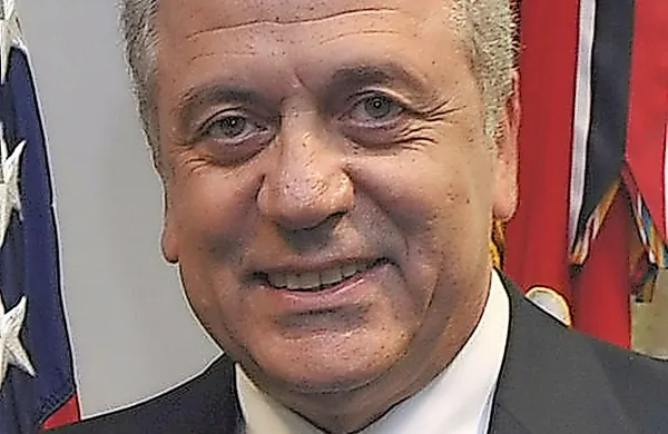 Evropski komisar za migracije Dimitris Avramopulos je v 
Bruslju posvaril pred odpiranjem novih migracijskih poti. 