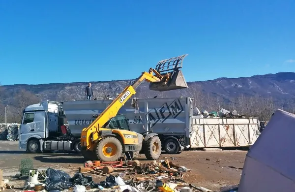 Lokovčan, ki so ga pred dvema tednoma našli  mrtvega na 
smetišču v Stari Gori, je  umrl v smetarskem tovornjaku.