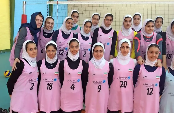Majda Čičić (v drugi vrsti levo) se je na čelu selekcije iranskih 
kadetinj dobro znašla. 