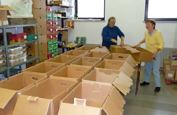 Sodelavci karitas so v letu 2015 pripravili  kar 22.775 paketov.