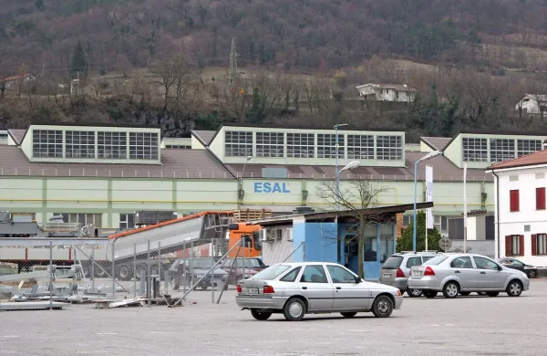 V anhovskem podjetju Esal so še vedno pretreseni zaradi 
četrtkove delovne nesreče, v kateri je umrl 52-letni Kanalec.