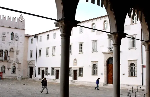 Rojstni dan Univerze na Primorskem bo ta teden zaznamovalo več kot 40 različnih dogodkov, osrednji dogodek 
pa bo slovesna akademija, na kateri bodo v četrtek podelili 
univerzitetna priznanja in nagrade. 