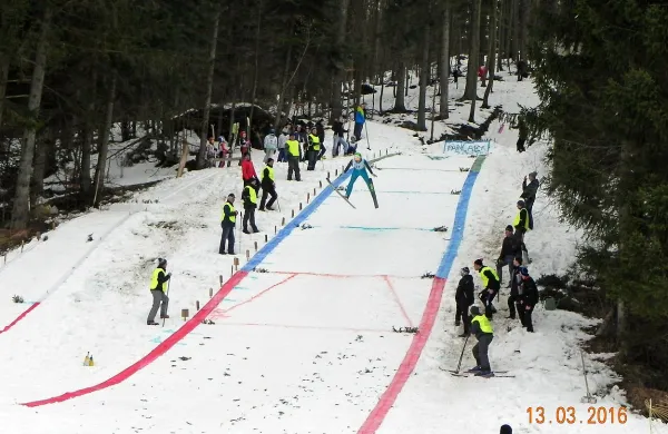 Velenjčan  Žiga Omladič je v Idrijskih Krnicah skočil rekordnih 
35 metrov daleč. 