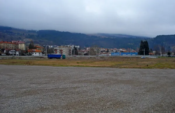 Zemljišča v novi bistriški industrijski coni tudi v drugo niso 
dobila lastnika.
