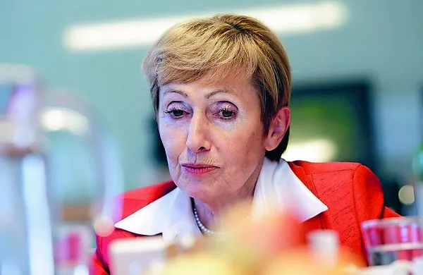 Milojka Kolar Celarc: 
“Ministrstvo je 
korektno vodilo 
investicijo z vsemi 
potrebnimi 
nadzornimi 
institucijami in v 
skladu z zakonodajo 
ne more nositi 
odgovornosti za 
dogodek, ki pa je 
lahko bil človeška 
napaka.” 