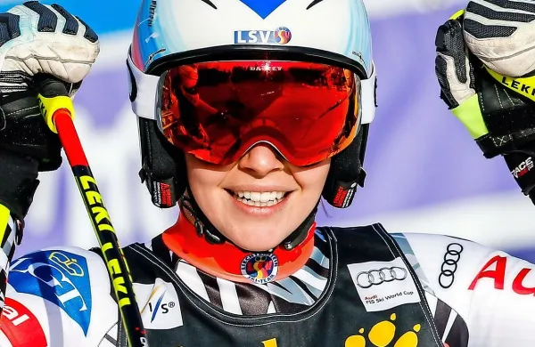 Tina Weirather je zmagovalka zadnjega superveleslaloma 
sezone na finalu svetovnega pokala alpskih smučarjev v St. 
Moritzu.
